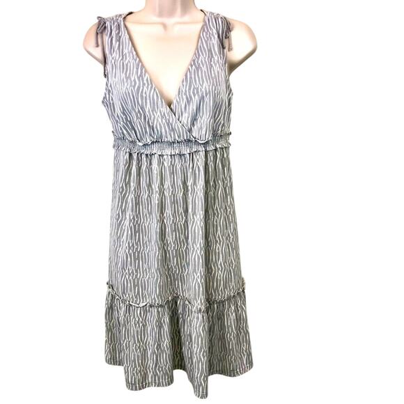 LOFT Dresses & Skirts - Ann Taylor Loft Petites Gray White Fit & Flare Dress Sleeveless Feminine Ruffle